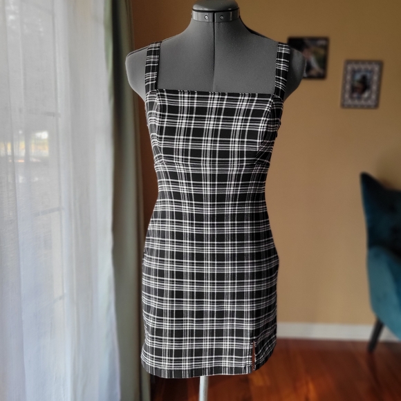 Hollister Black and White Plaid Mini Dress - Jumper - Size XXS - Picture 2 of 11